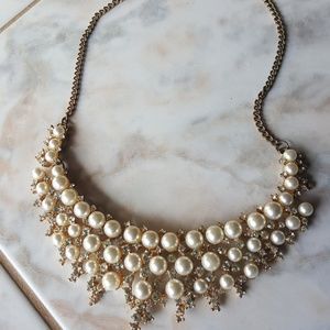 Pearl design necklace